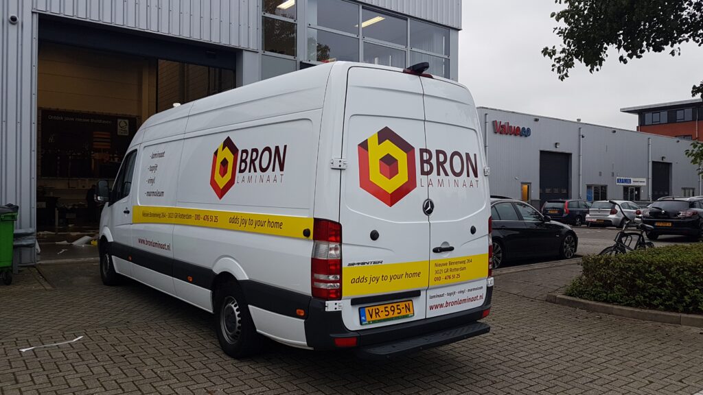 Autobelettering, auto, plakken, folie, wrap