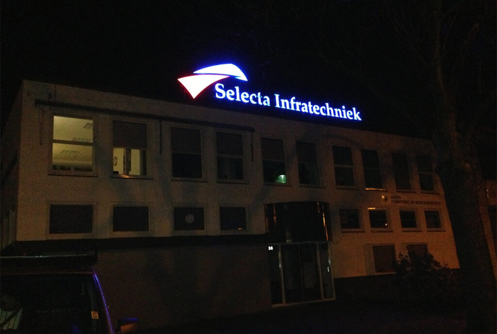 gevel reclame, freesletters, doosletters, infrastructuur, selecta
