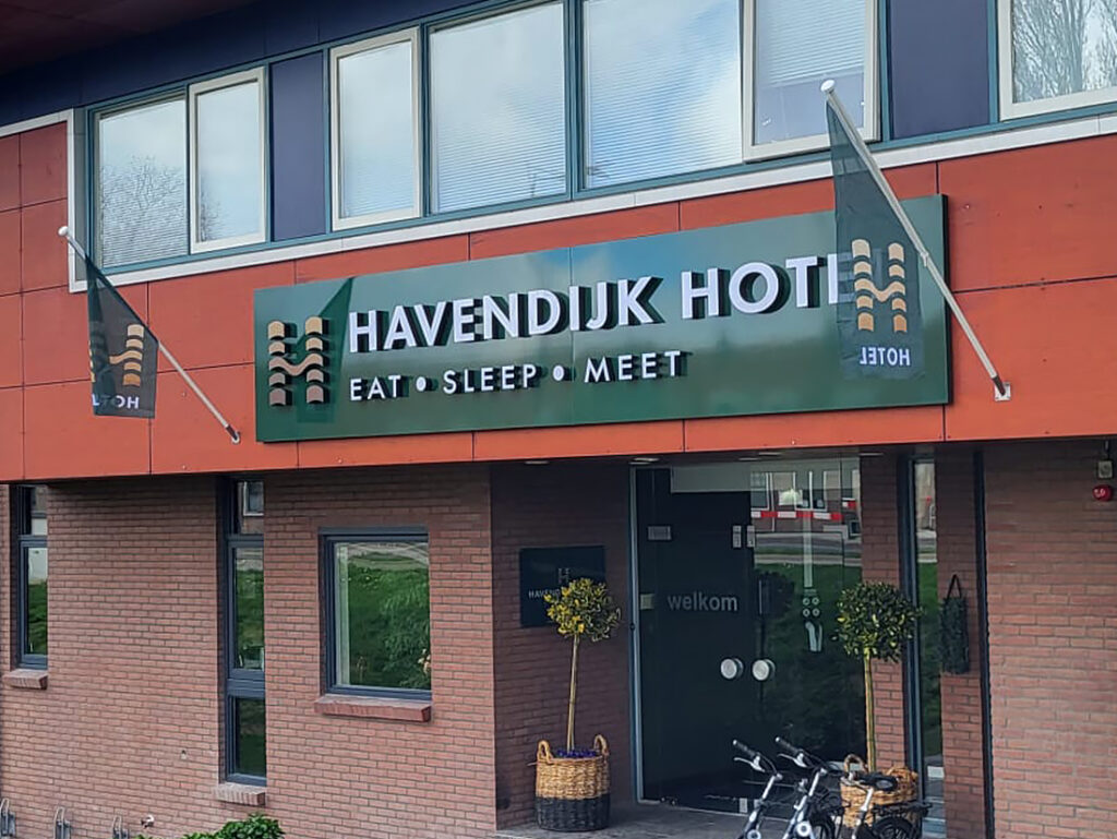 Havendijk, hotel, gevel reclame, freesletters, doosletters
